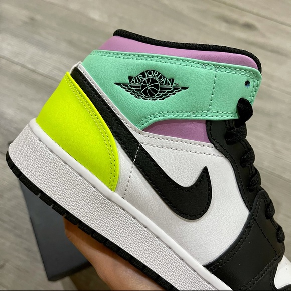 Air Jordan 1 Mid GS New - Picture 2 of 8